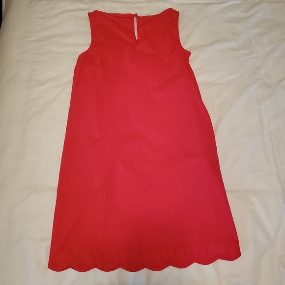 Scallop hem V- Neck shift dress - Picture 3 of 4